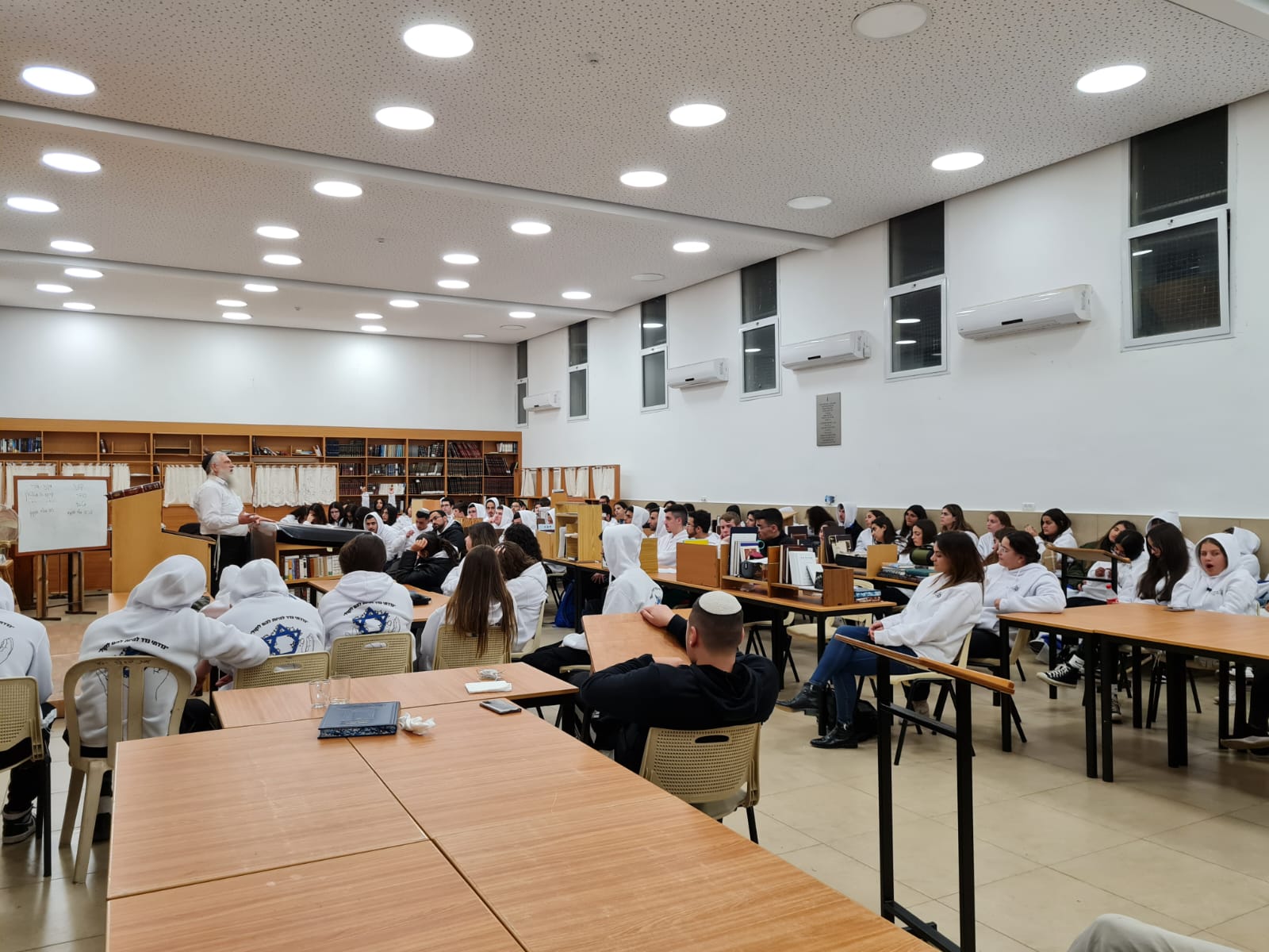 מסע אלטרנטיבי בעקבות זיכרון השואה בישראל - פעילות העשרה לבתי ספר